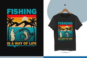 fiske är en sätt av liv - fiske kärlek t-shirt design årgång mall. vektor grafik med fiskare, handflatan träd, Sol, stavar, krok, och fisk silhuett.