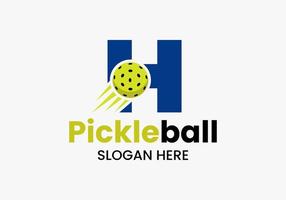 Buchstabe h Pickleball-Logo-Konzept mit beweglichem Pickleball-Symbol. Pickle-Ball-Logo-Vektorvorlage vektor