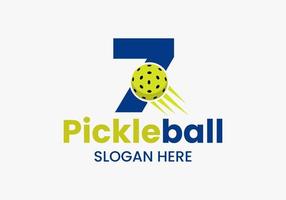 brev 7 pickleball logotyp begrepp med rör på sig pickleball symbol. ättikslag boll logotyp vektor mall