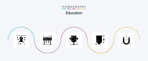 Education Glyph 5 Icon Pack inklusive Anziehungskraft. lernen. Leistung. Bildung. Trophäe vektor