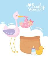 baby shower, söt stork med liten flicka korg anka och flaska mjölk, firande välkomna nyfödda vektor