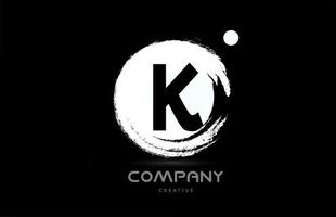 k-Grunge-Alphabet-Buchstaben-Logo-Icon-Design mit japanischer Schrift in Schwarz und Weiß. kreative Vorlage für Unternehmen und Unternehmen vektor