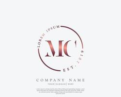 ursprüngliches mc feminines logo schönheitsmonogramm und elegantes logodesign, handschriftlogo der ersten unterschrift, hochzeit, mode, blumen und botanik mit kreativer vorlage vektor