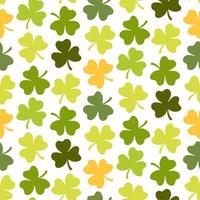 Nahtloses Muster von handgezeichneten, gekritzelten irischen Kleeblättern, auf isoliertem Hintergrund. Entwurf für st. Paddy Day Feier, Partydekoration, Scrapbooking, Wohnkultur, Textil, Druck. vektor