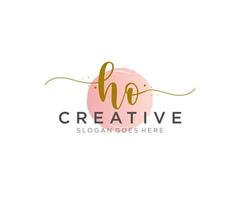 initiales ho feminines logo schönheitsmonogramm und elegantes logodesign, handschriftlogo der ersten unterschrift, hochzeit, mode, blumen und botanik mit kreativer vorlage. vektor