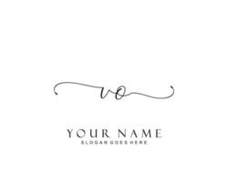 anfängliches vo-schönheitsmonogramm und elegantes logo-design, handschriftliches logo der ersten unterschrift, hochzeit, mode, blumen und botanik mit kreativer vorlage. vektor