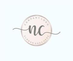 första nc feminin logotyp. användbar för natur, salong, spa, kosmetisk och skönhet logotyper. platt vektor logotyp design mall element.