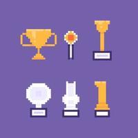 Pixel-Art-Symbol oder Symbol. Goldtrophäe, Medaille, Silbertrophäe. Auszeichnung, Leistung, Champion, Preis. Abbildung, Gestaltungselement vektor