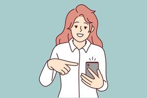 lächelnde Frau zeigt auf Benachrichtigung auf dem Handy-Bildschirm. glückliche frau empfiehlt ein gutes verkaufsangebot oder angebot auf dem handy. Vektor-Illustration. vektor