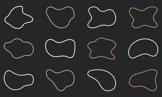 fri form abstrakt svart översikt uppsättning på svart bakgrund. oregelbunden slumpmässig minimal klick form. organisk asymmetrisk fläck, fläck, fläck, fläck linje samling. isolerat vektor illustration.