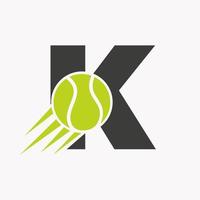 Anfangsbuchstabe k Tennis-Logo-Konzept mit beweglichem Tennisball-Symbol. Tennis-Sport-Logo-Symbol-Vektor-Vorlage vektor