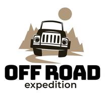 Offroad-Expeditionsemblem mit Auto im Kiefernwald vektor