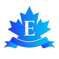 Kanadischer Rotahorn auf Siegel und Band des Buchstaben E. luxus heraldisches wappen logo element vintage lorbeer vektor