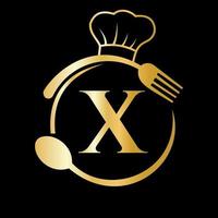 restaurang logotyp på brev x begrepp. kock hatt, sked och gaffel för restaurang logotyp vektor