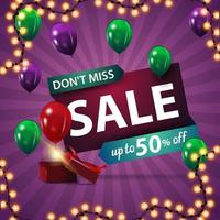 Verpassen Sie nicht, Verkauf, bis zu 50 Rabatt, lila Rabatt Banner für Website mit Geschenkbox mit Luftballons vektor