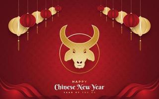 Frohes chinesisches Neujahr 2021 Jahr des Ochsen. chinesisches Neujahrsbanner verziert mit goldenem Ochsenkopf und goldenen Laternen auf rotem Papierhintergrund vektor