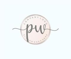 första pw feminin logotyp. användbar för natur, salong, spa, kosmetisk och skönhet logotyper. platt vektor logotyp design mall element.