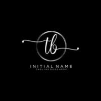 första tb feminin logotyp samlingar mall. handstil logotyp av första signatur, bröllop, mode, smycken, boutique, blommig och botanisk med kreativ mall för några företag eller företag. vektor
