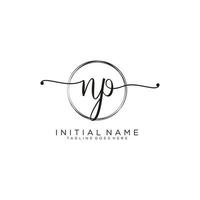 Initiale np feminin Logo Sammlungen Vorlage. Handschrift Logo von Initiale Unterschrift, Hochzeit, Mode, Schmuck, Boutique, Blumen- und botanisch mit kreativ Vorlage zum irgendein Unternehmen oder Geschäft. vektor