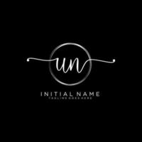 Initiale un feminin Logo Sammlungen Vorlage. Handschrift Logo von Initiale Unterschrift, Hochzeit, Mode, Schmuck, Boutique, Blumen- und botanisch mit kreativ Vorlage zum irgendein Unternehmen oder Geschäft. vektor