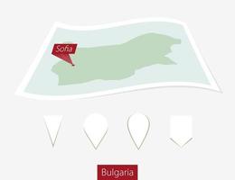böjd papper Karta av bulgarien med huvudstad sofia på grå bakgrund. fyra annorlunda Karta stift uppsättning. vektor