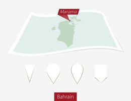 böjd papper Karta av bahrain med huvudstad manama på grå bakgrund. fyra annorlunda Karta stift uppsättning. vektor