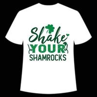 skaka din shamrocks st. Patricks dag skjorta skriva ut mall, tur- behag, irländska, alla har en liten tur typografi design vektor