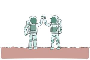 Eine durchgehende Strichzeichnung von zwei jungen glücklichen Astronauten, die eine hohe Fünf-Geste geben, um die Teamarbeit auf der Mondoberfläche zu feiern. Raumfahrer Konzept. dynamische einzeilige Zeichnungsdesign-Vektorgrafikillustration vektor