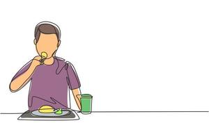 Single-Line-Zeichnung junger Mann mit Obst essen mit Gabel um den Tisch. Dessert im Restaurant genießen. leckeres und gesundes Essen. moderne durchgehende Linie zeichnen Design-Grafik-Vektor-Illustration vektor