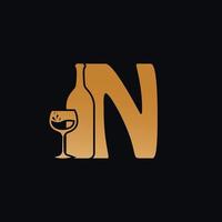 Brief n Logo mit Wein Flasche Design Vektor Illustration auf schwarz Hintergrund. Wein Glas Brief n Logo Design