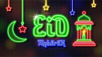 Neon- Zeichen Banner, eid Mubarak Text, Laterne, Halbmond Mond und Star auf Backstein Mauer Hintergrund. vektor