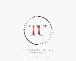 Initiale Brief tu feminin Logo Schönheit Monogramm und elegant Logo Design, Handschrift Logo von Initiale Unterschrift, Hochzeit, Mode, Blumen- und botanisch mit kreativ Vorlage vektor