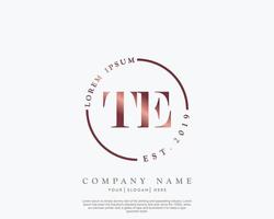 Initiale te feminin Logo Schönheit Monogramm und elegant Logo Design, Handschrift Logo von Initiale Unterschrift, Hochzeit, Mode, Blumen- und botanisch mit kreativ Vorlage vektor