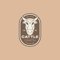 huvud ko fett kött boskap nötkreatur mjölk grill rostad bricka årgång logotyp design vektor ikon illustration