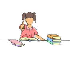 Eine Strichzeichnung einer jungen, glücklichen Grundschülerin, die in der Bibliothek studiert und einen Buchstapel liest, während sie den Daumen aufgibt. Bildungskonzept kontinuierliche Linie zeichnen Design-Vektor-Illustration vektor