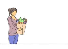 en enda radritning ung glad kvinna som håller livsmedelspapperspåse med frukt, grönsaker, bröd, mjölk inuti. kommersiellt detaljhandelskoncept. kontinuerlig linje rita design illustration vektor