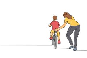 enda kontinuerlig ritning av unga barn pojke som lär sig cykla med mamma på utomhusparken. föräldraskapslektion. familjetid koncept. trendig enradig design vektor grafisk illustration