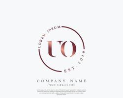 Initiale Brief uo feminin Logo Schönheit Monogramm und elegant Logo Design, Handschrift Logo von Initiale Unterschrift, Hochzeit, Mode, Blumen- und botanisch mit kreativ Vorlage vektor