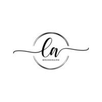 första la feminin logotyp samlingar mall. handstil logotyp av första signatur, bröllop, mode, smycken, boutique, blommig och botanisk med kreativ mall för några företag eller företag. vektor