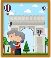 ein Bild eines alten Ehepaares mit Arc de Triomphe