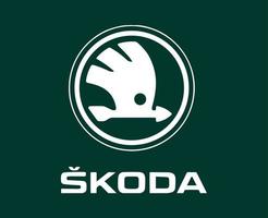 skoda logotyp varumärke bil symbol med namn vit design tjeck bil vektor illustration med grön bakgrund