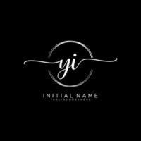 Initiale yi feminin Logo Sammlungen Vorlage. Handschrift Logo von Initiale Unterschrift, Hochzeit, Mode, Schmuck, Boutique, Blumen- und botanisch mit kreativ Vorlage zum irgendein Unternehmen oder Geschäft. vektor