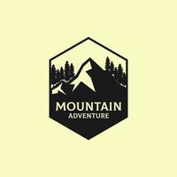 Berg Abenteuer draussen Logo Design, Beste zum Sport oder Erholung Logo usw vektor