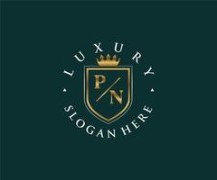 Royal Luxury Logo-Vorlage mit anfänglichem pn-Buchstaben in Vektorgrafiken für Restaurant, Lizenzgebühren, Boutique, Café, Hotel, Heraldik, Schmuck, Mode und andere Vektorillustrationen. vektor