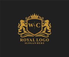 Initial WC Letter Lion Royal Luxury Logo Vorlage in Vektorgrafiken für Restaurant, Lizenzgebühren, Boutique, Café, Hotel, heraldisch, Schmuck, Mode und andere Vektorillustrationen. vektor