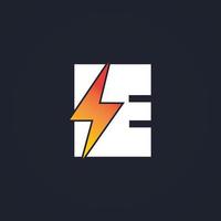 e-Brief-Logo mit Blitz-Donner-Blitz-Vektordesign. elektrische bolzenbuchstabe e logo vektorillustration. vektor