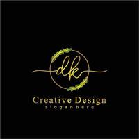 första dk skönhet monogram och elegant logotyp design, handstil logotyp av första signatur, bröllop, mode, blommig och botanisk logotyp begrepp design. vektor