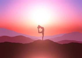 silhuett av en kvinna i en yogaställning på en kulle mot en solnedgångshimmel vektor