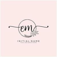 Initiale em feminin Logo Sammlungen Vorlage. Handschrift Logo von Initiale Unterschrift, Hochzeit, Mode, Schmuck, Boutique, Blumen- und botanisch mit kreativ Vorlage zum irgendein Unternehmen oder Geschäft. vektor