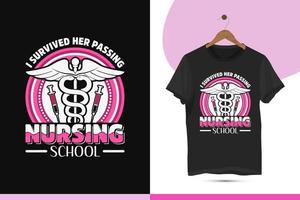 bäst unik amning t-shirt design mall. vektor konst med en caduceus, injektion, sjukhus, och medicinsk för skriva ut på de skjorta. design Citat jag överlevde henne godkänd amning skola.